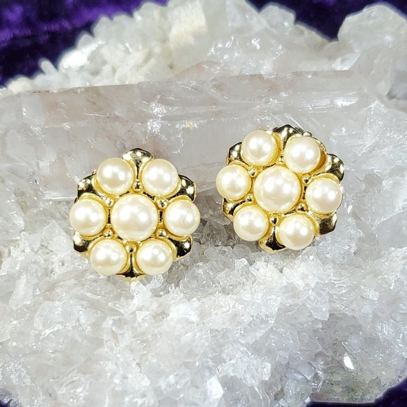 REDUCED!  CLASSY Vintage Faux Pearl Clip Earrings - Picture 1 of 8